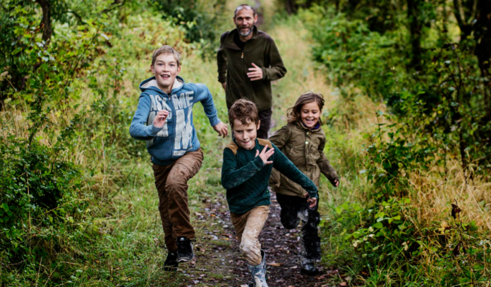 natur familie løber