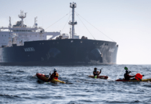 Greenpeace-aktivister forsøgte at blokere russisk olietanker i Østersøen