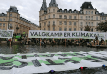 Klimaaktivister i vand til knæene for mere klimahandling i valgkampen