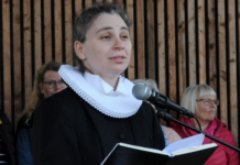 Håbet om nyt liv spirede ved begravelsen af Vejle Fjord