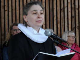 Håbet om nyt liv spirede ved begravelsen af Vejle Fjord